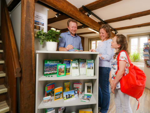 Tourists in the Tourist-Information